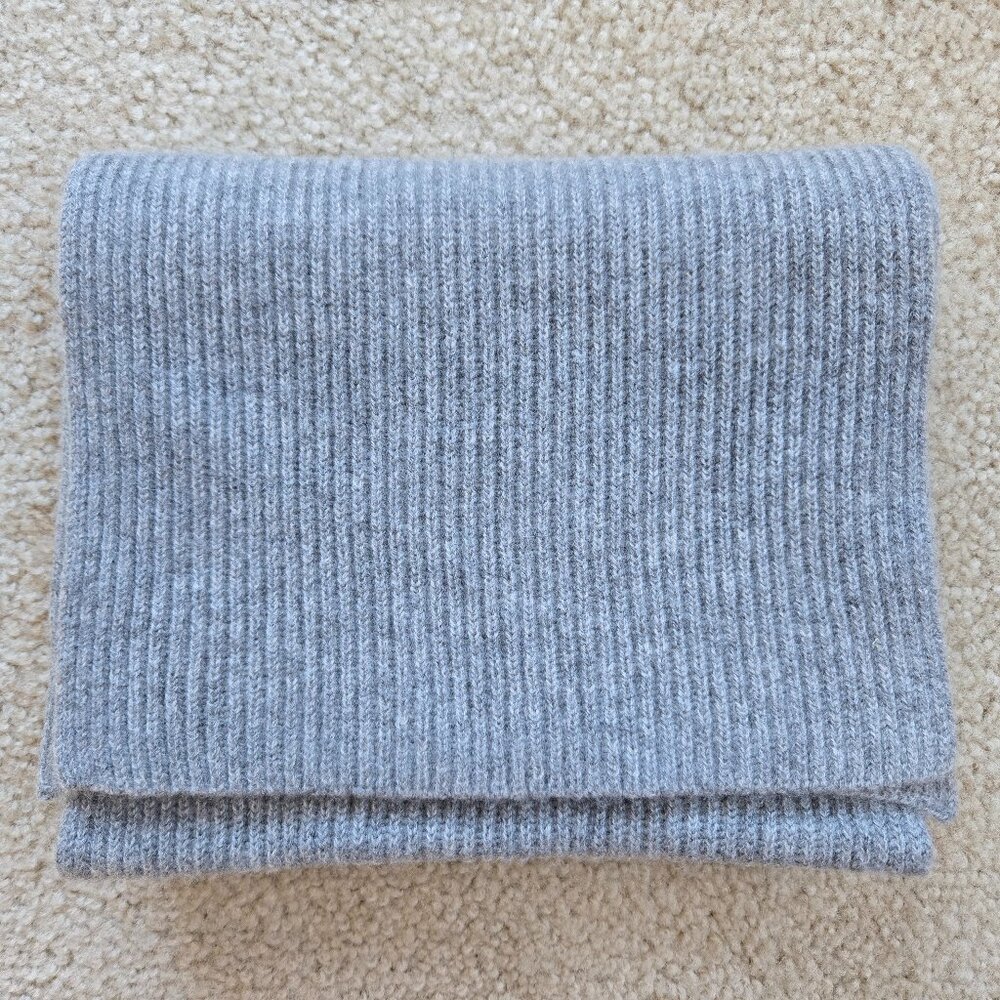 NWOT Knit Cashmere Ribbed Scarf Grey